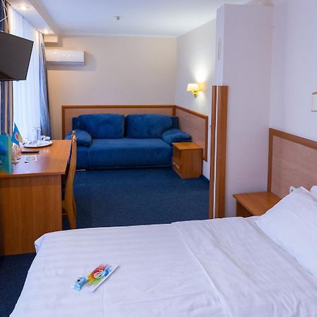 Truskavets 365 Hotel Bagian luar foto