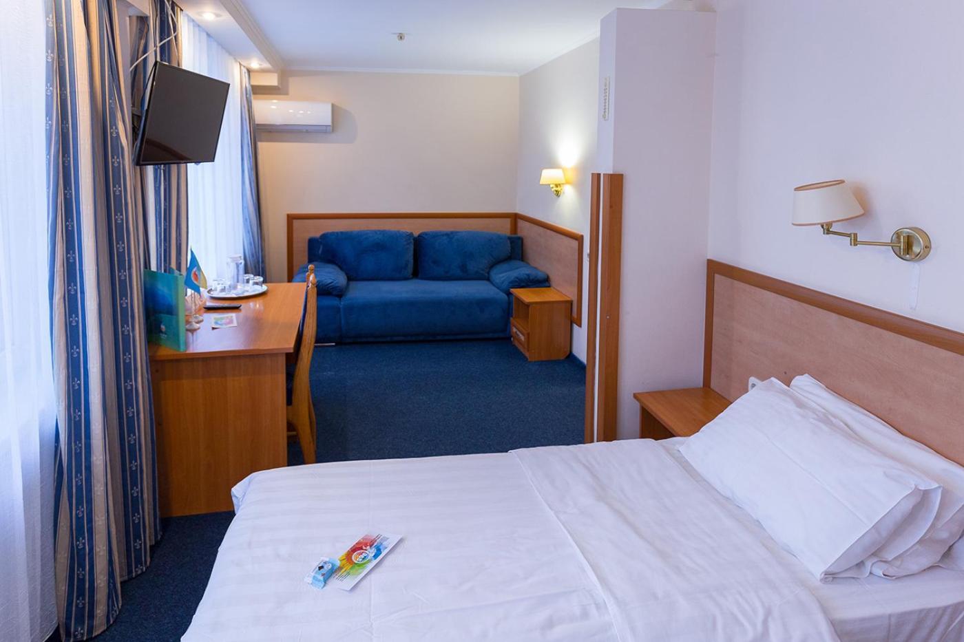 Truskavets 365 Hotel Bagian luar foto