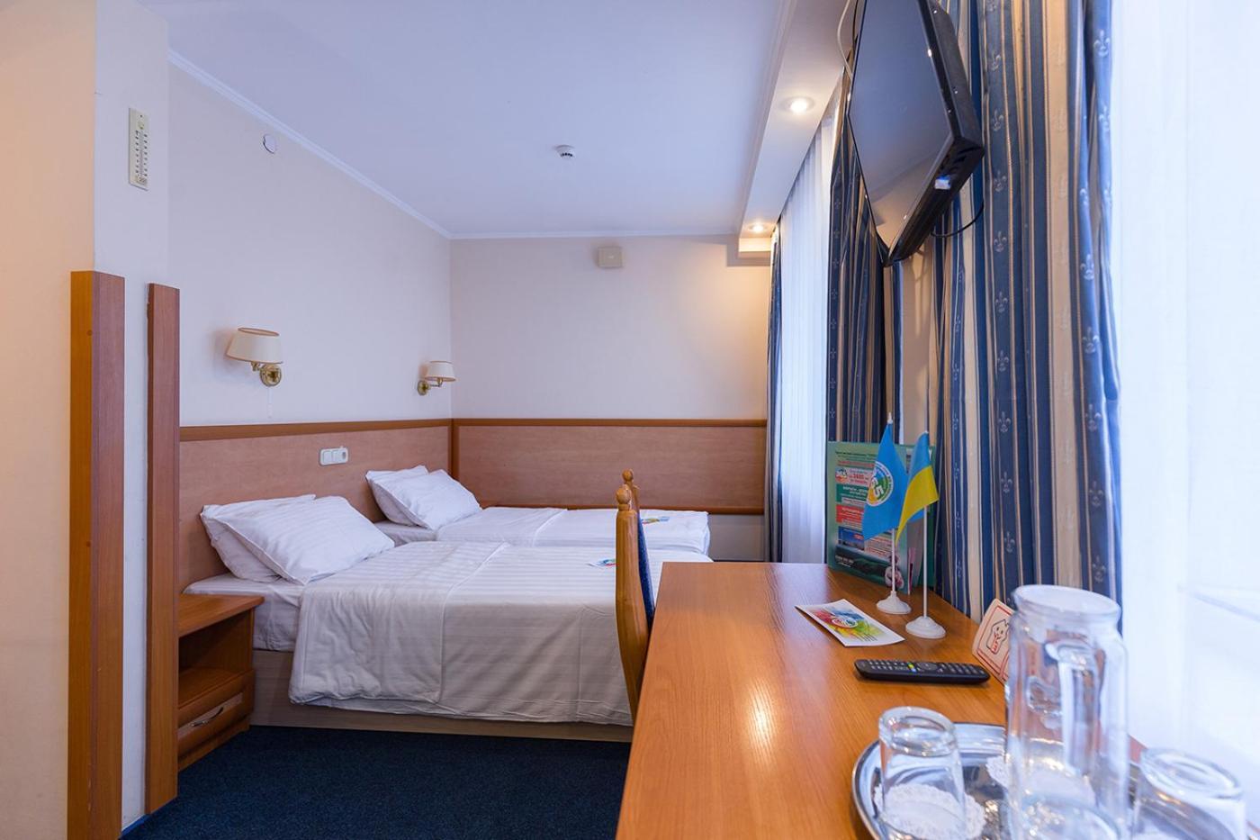 Truskavets 365 Hotel Bagian luar foto