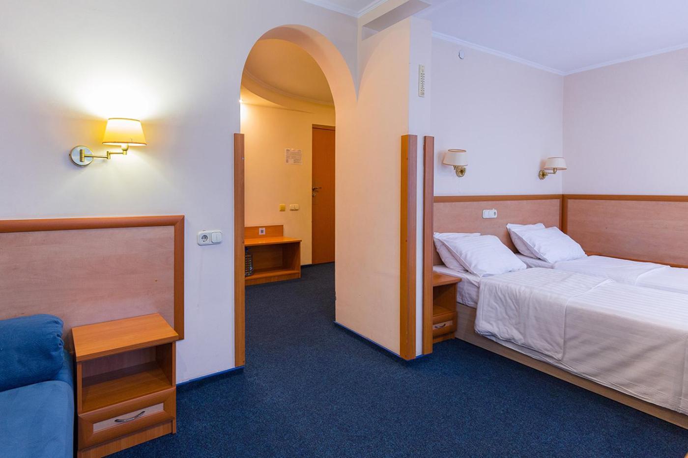 Truskavets 365 Hotel Bagian luar foto
