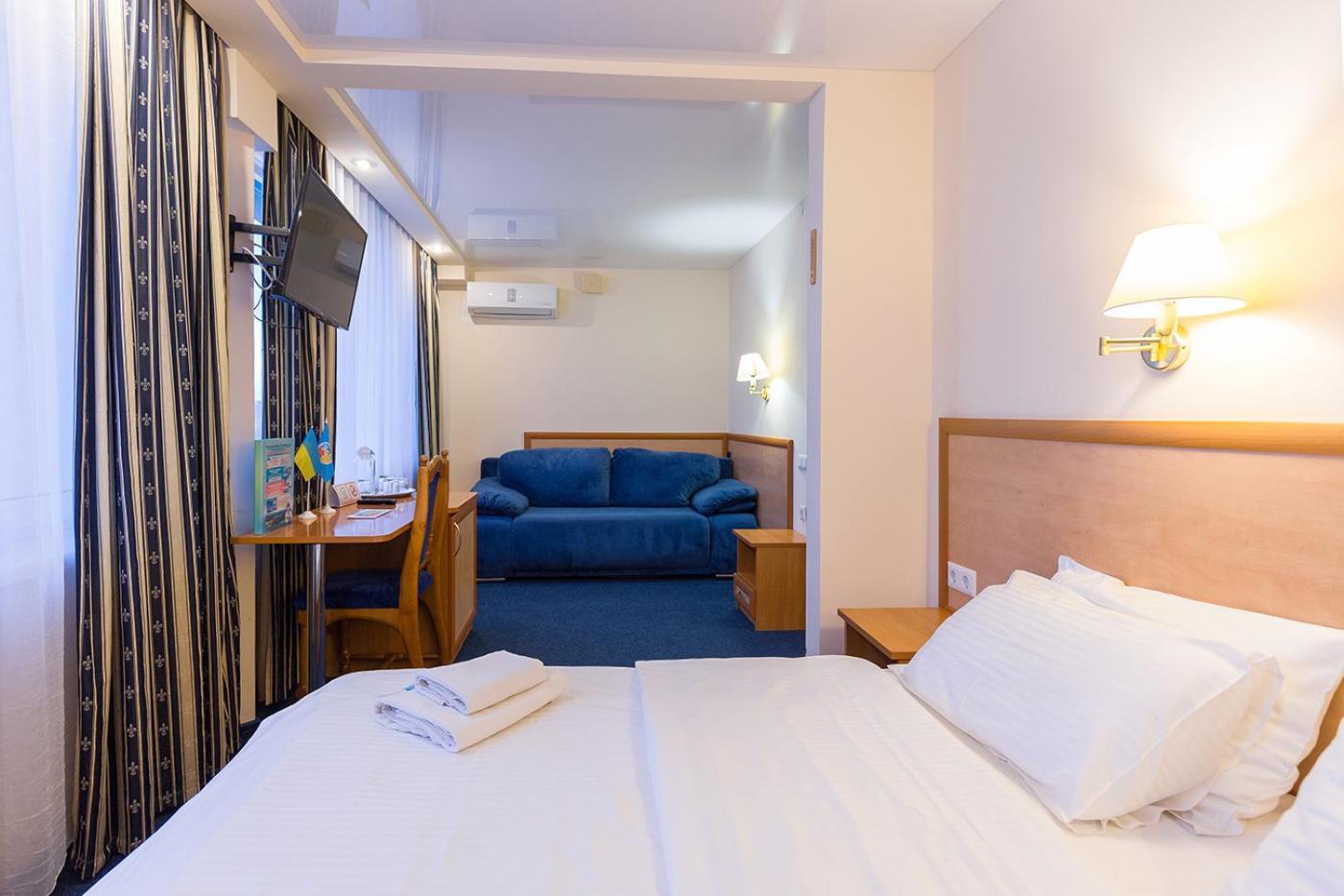 Truskavets 365 Hotel Bagian luar foto
