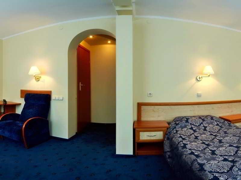 Truskavets 365 Hotel Bagian luar foto