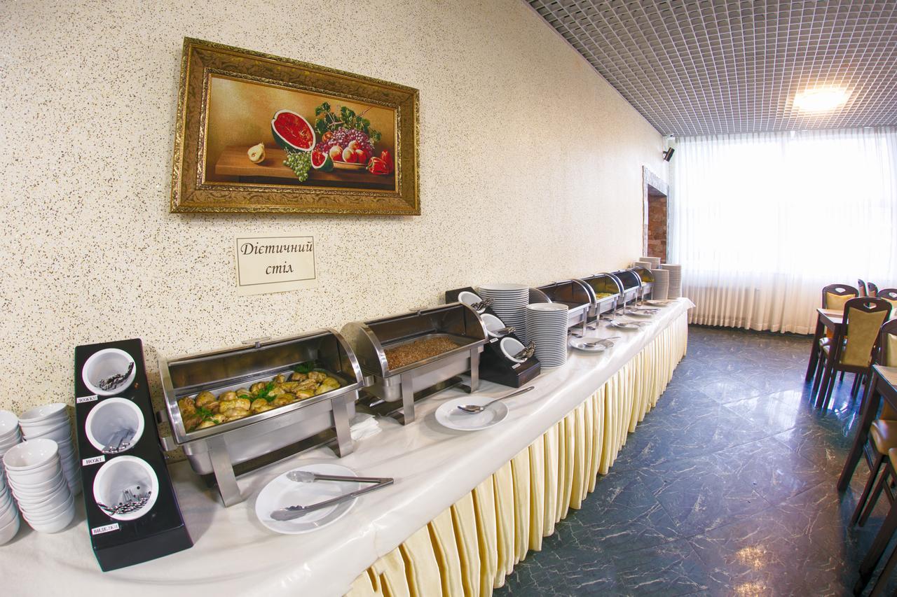 Truskavets 365 Hotel Bagian luar foto