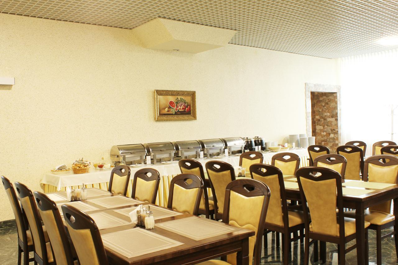 Truskavets 365 Hotel Bagian luar foto
