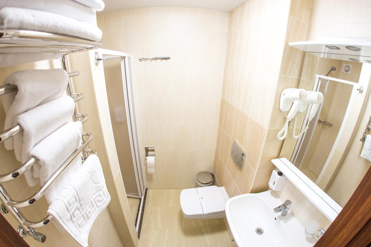 Truskavets 365 Hotel Bagian luar foto