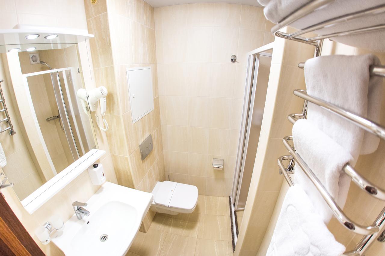 Truskavets 365 Hotel Bagian luar foto